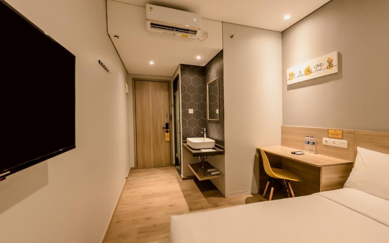 Yellow Bee Tanah Abang Jakarta Exterior photo