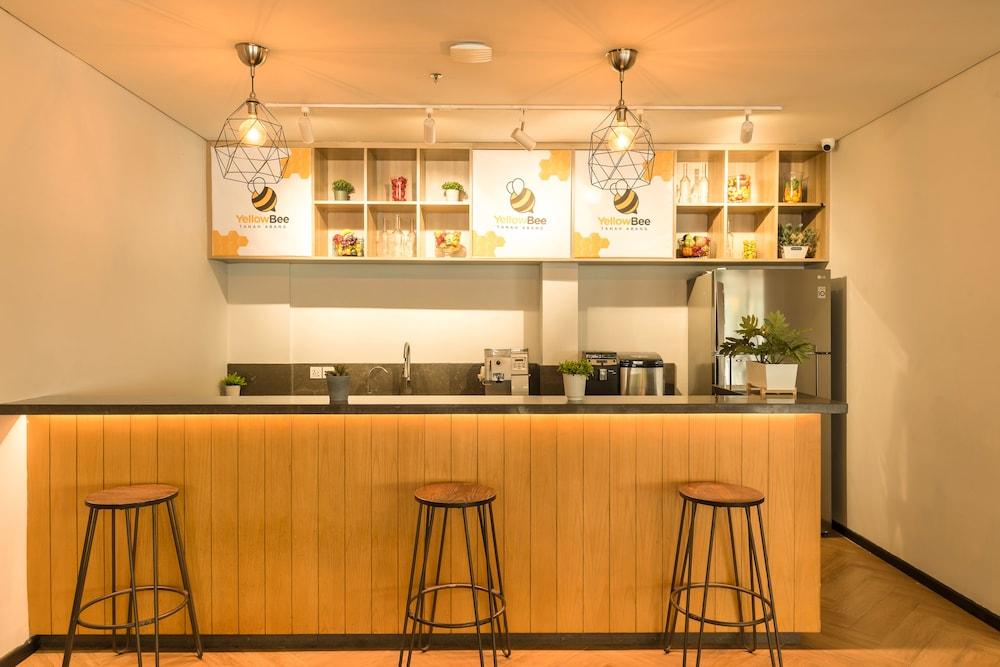 Yellow Bee Tanah Abang Jakarta Exterior photo