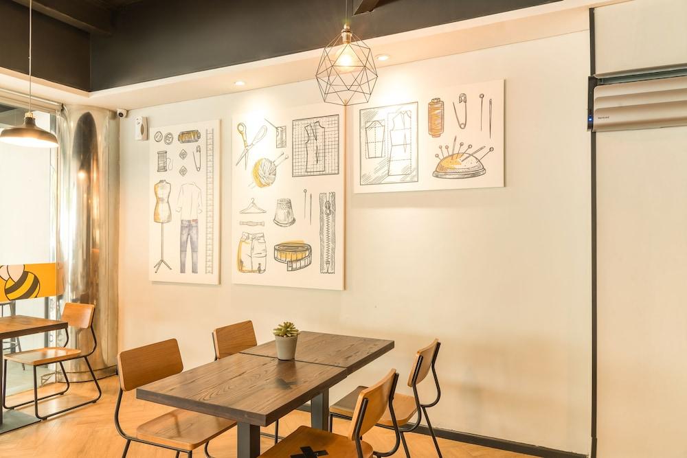 Yellow Bee Tanah Abang Jakarta Exterior photo