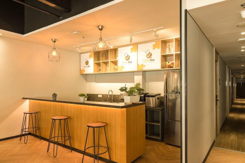 Yellow Bee Tanah Abang Jakarta Exterior photo