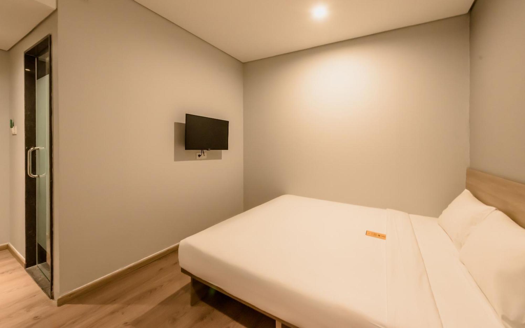Yellow Bee Tanah Abang Jakarta Room photo