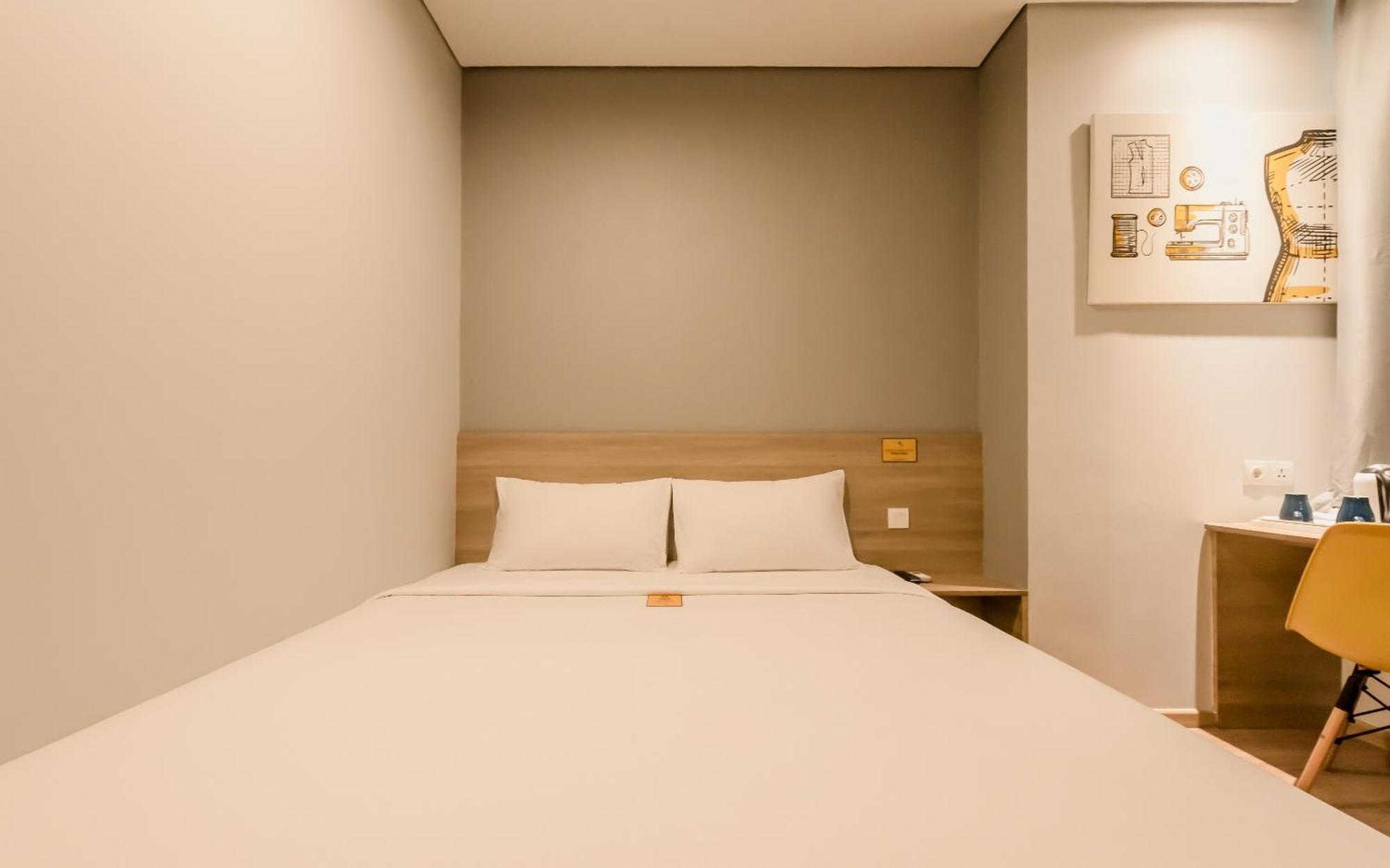 Yellow Bee Tanah Abang Jakarta Room photo