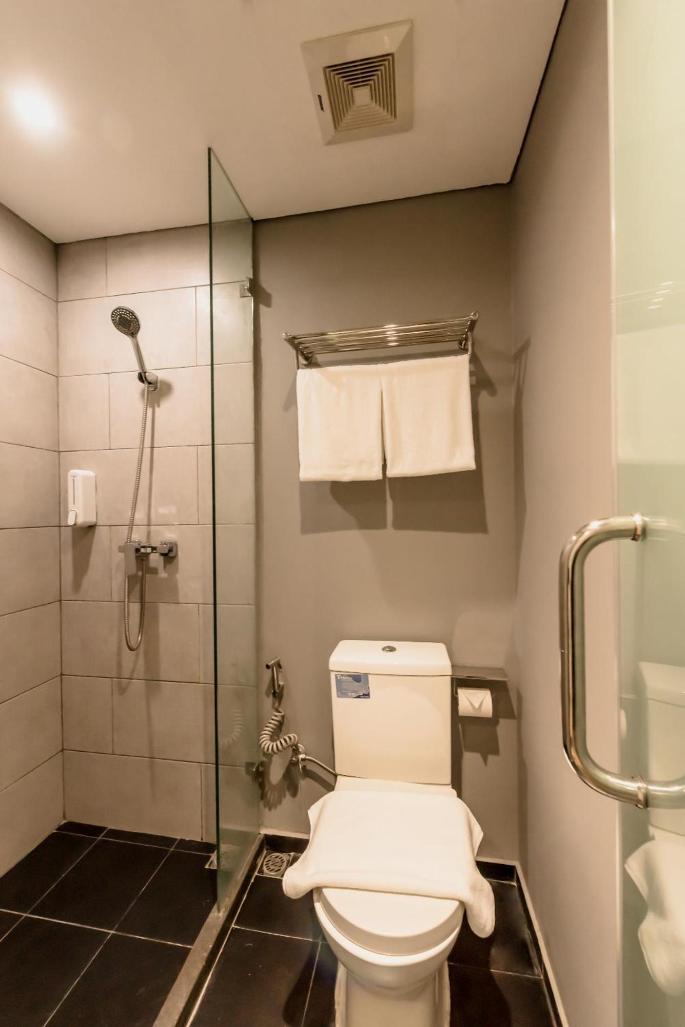 Yellow Bee Tanah Abang Jakarta Room photo