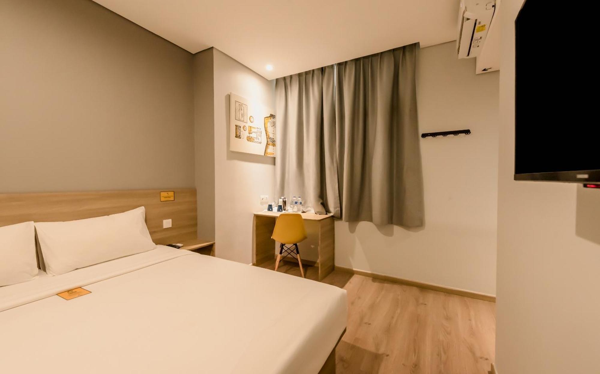 Yellow Bee Tanah Abang Jakarta Room photo