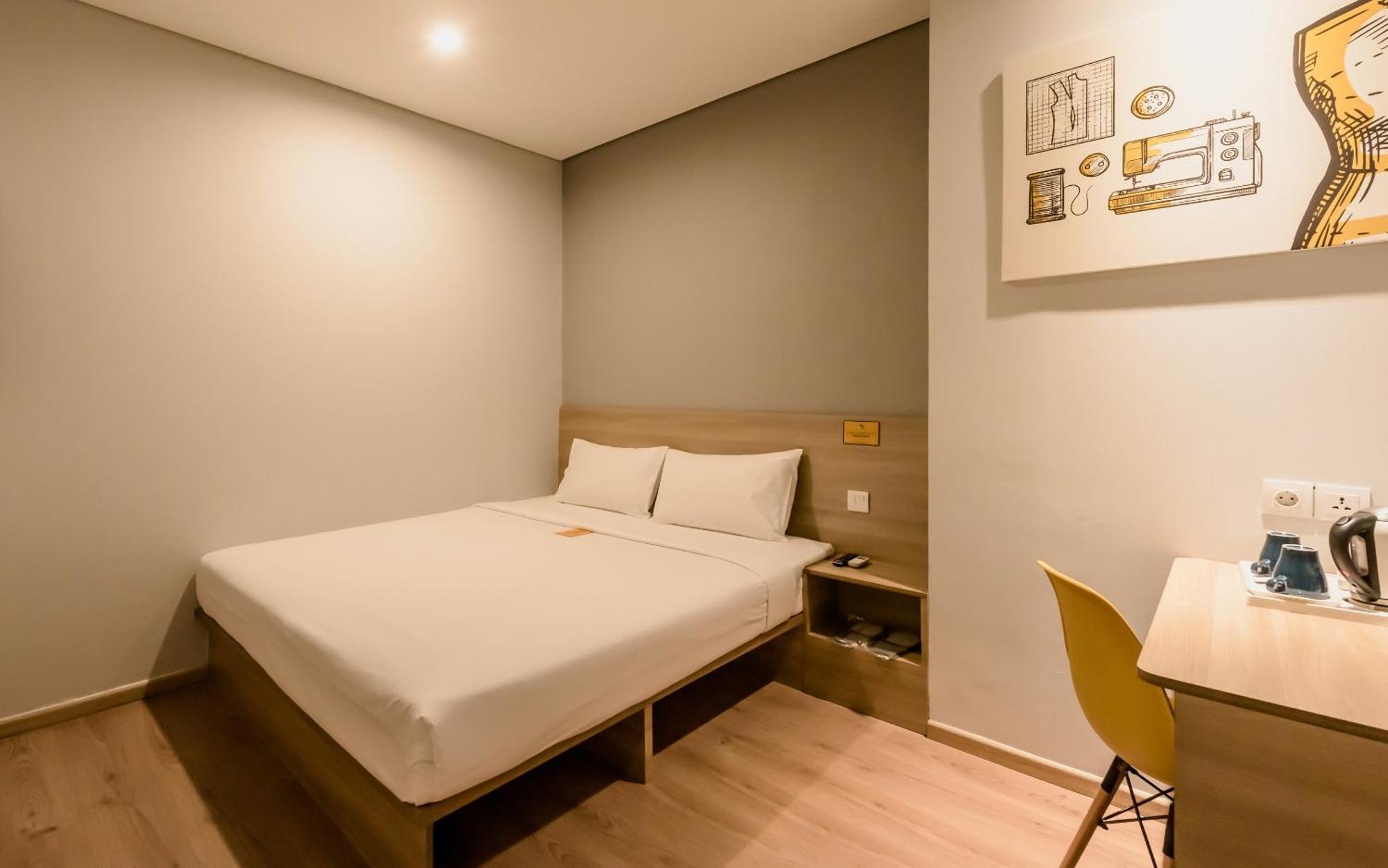 Yellow Bee Tanah Abang Jakarta Room photo